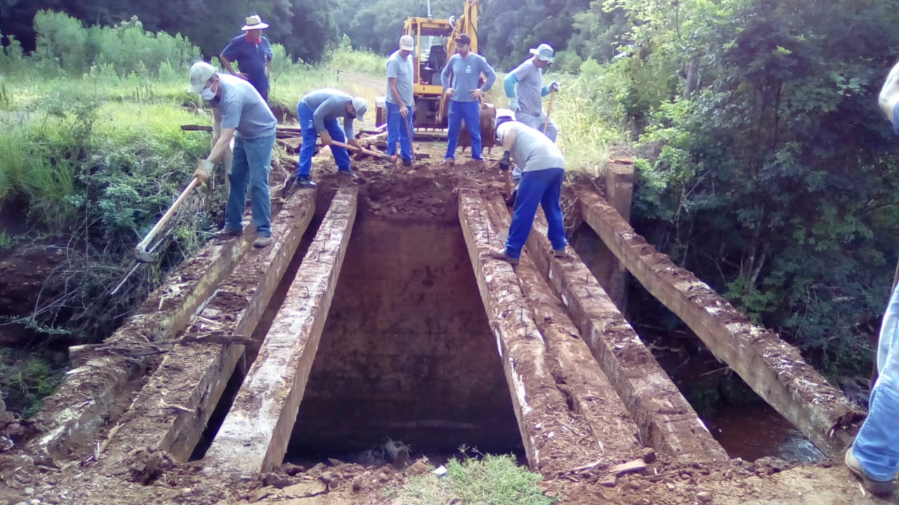 SECRETARIA DE OBRAS INTENSIFICA ATIVIDADES NA ÁREA RURAL